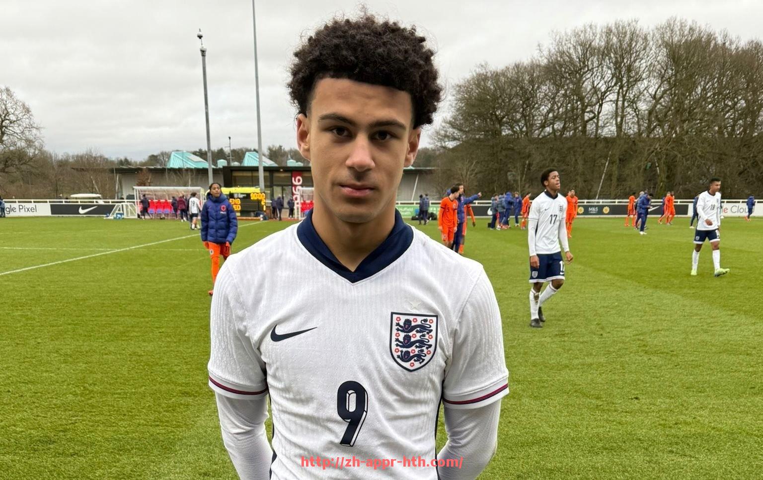 华体会hth官方网站下载-波尔津吉斯在重伤归来后依然展现出独特的高个子投射威胁